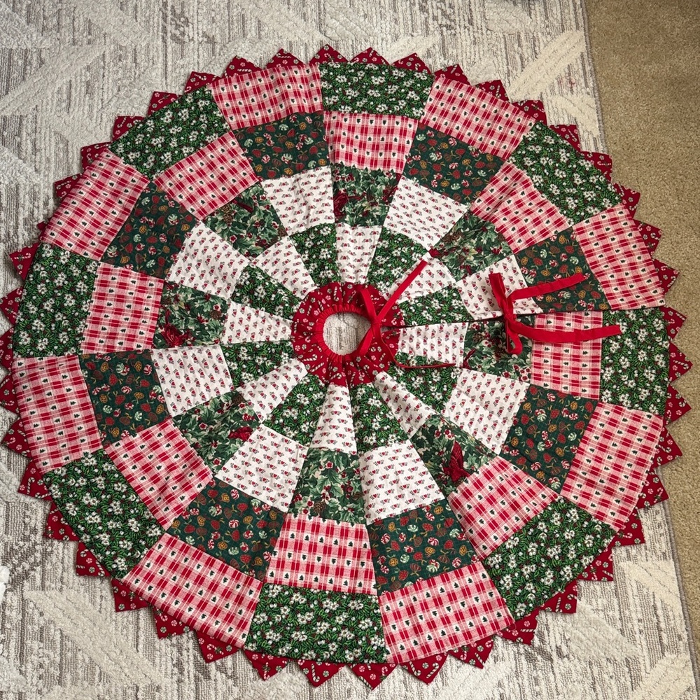 Holiday Patchwork Tree Skirt in Red, Green and White
